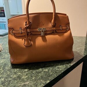 Elegant Tan Leather Satchel